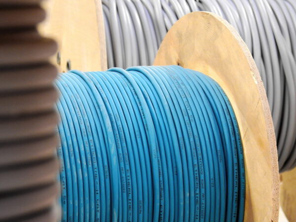 Netzwerk-Verlegekabel Netzwerk-Verlegekabel auf Rolle