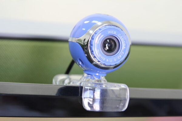 PC-Webcam am Monitor montiert