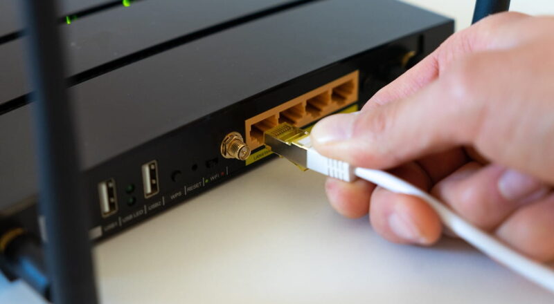 Ethernetkabel an Router anschließen
