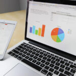 Office-Programme wie Excel auf einem Laptop