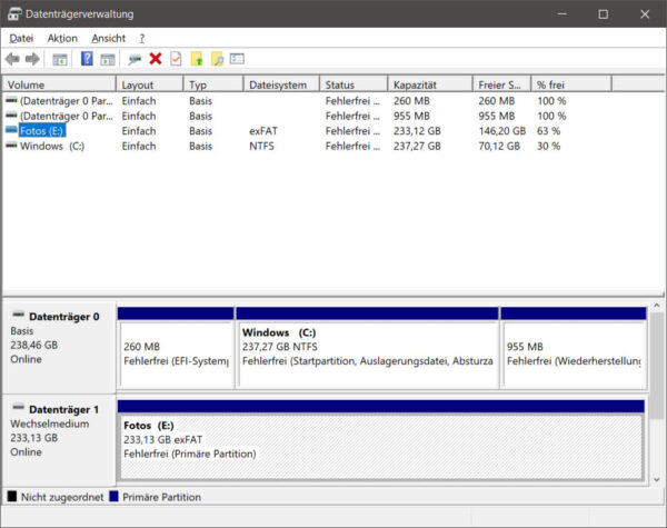 USB Stick wird nicht erkannt: Problem in der Datenträgerverwaltung lösen Windows-Datenträgerverwaltung mit einem USB-Stick als Wechselmedium, angezeigt als fehlerfreie primäre Partition.